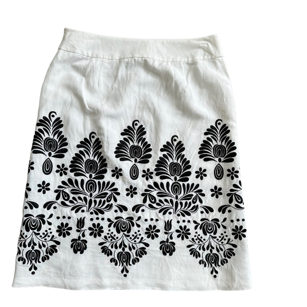 Loft Women's White with Floral Embroidery Linen Blend Midi Skirt Size:‎ 6